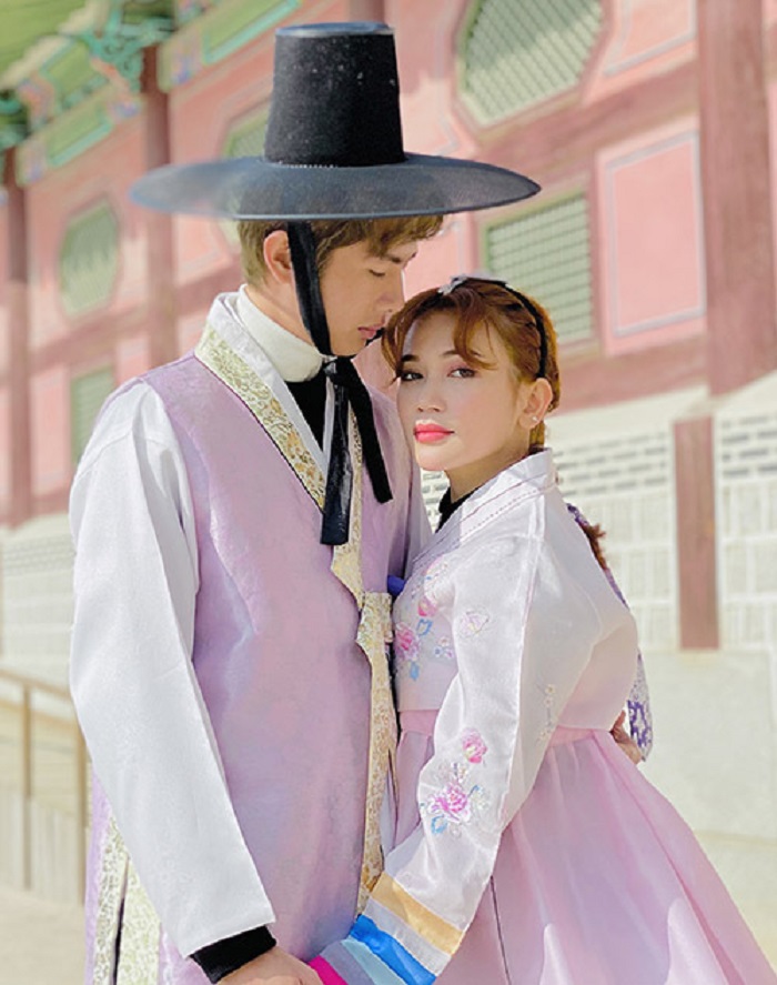 Check-in Hoàng Cung với trang phục truyền thống Hàn Quốc.