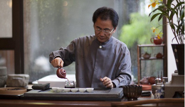 Liu Han-chien (Lưu Hán Giới) bên ly trà sữa trân châu