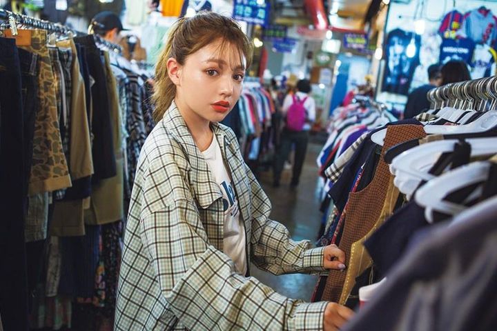 Giới trẻ Nhật Bản chỉ dám mua đồ cũ vì không có thu nhập