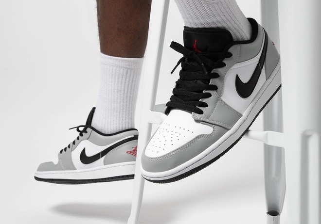 Cận cảnh giày Air Jordan 1 Low Smoke Grey. Ảnh: Sneakersholic.