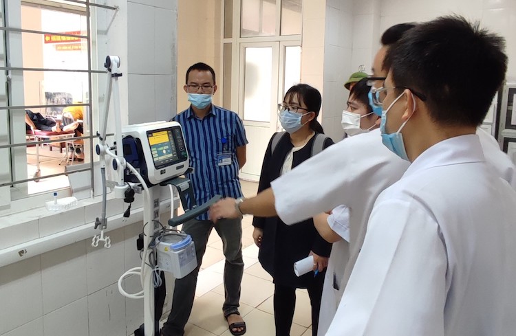 Máy thở được Binance Charity trao tặng tại BV đa khoa tỉnh Hà Tĩnh